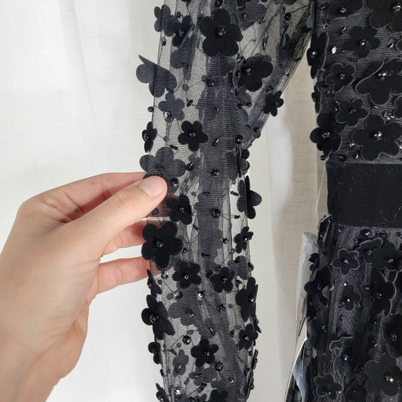 Mac Duggal $798 Size 4 Velvet Floral Applique Black Longsleeve Aline 67502 Dress - Picture 11 of 13